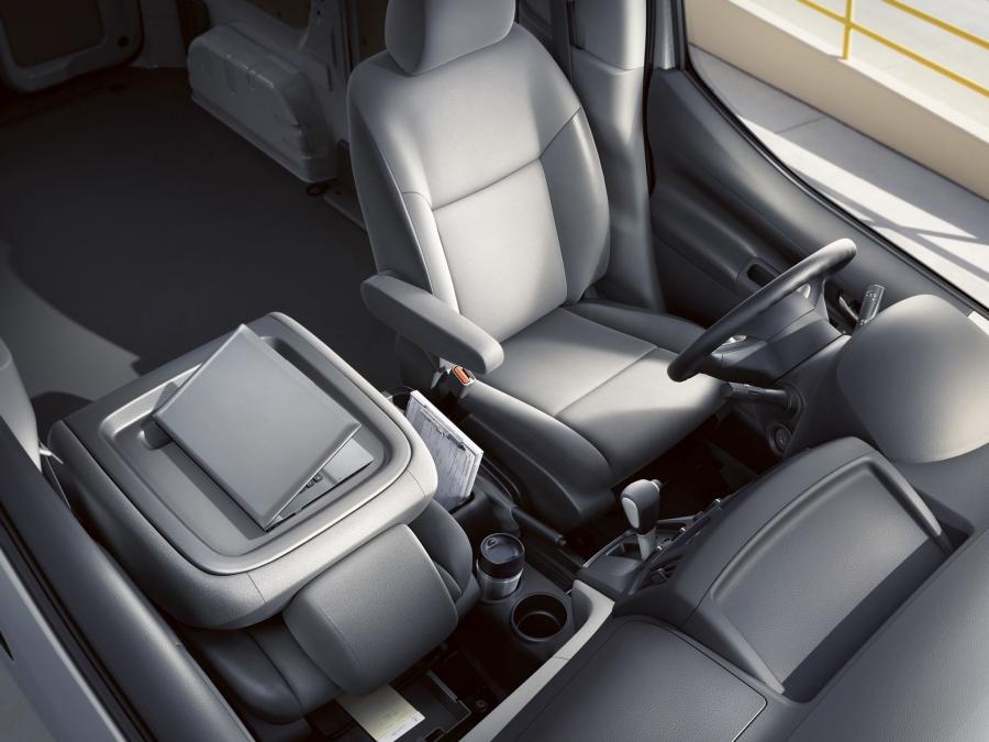  Nissan NV200 Compact Cargo 2013 года  (фото 2 из 13)